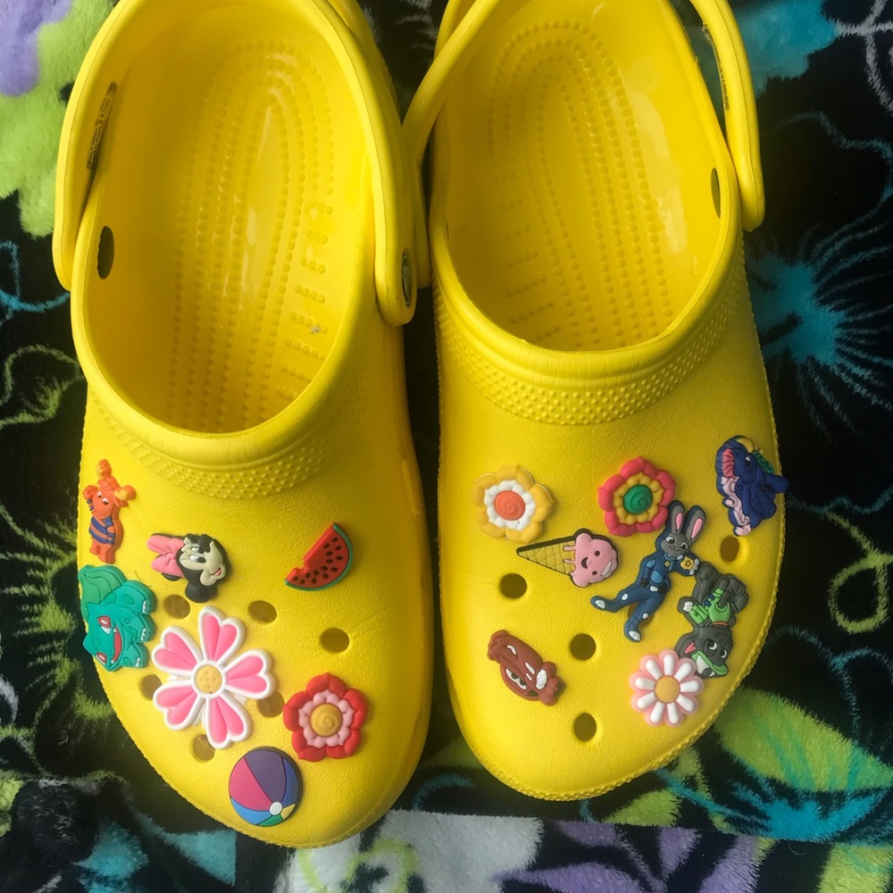 yellow crocs 7 men 9 women